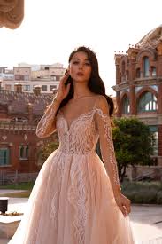 Continuing on from how to dress the hourglass body shape , this week i'm focussing on the shapely apple body shape, or sometimes. Best Wedding Dresses For Plus Size Apple Shaped Women Tina Valerdi