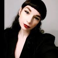 Ariel Warren's Instagram, Twitter & Facebook