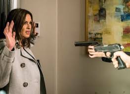 The first half of the show concentrates on the investigation of the crime by the police. Law Order Svu Season 17 Episode 11 Tv Fanatic