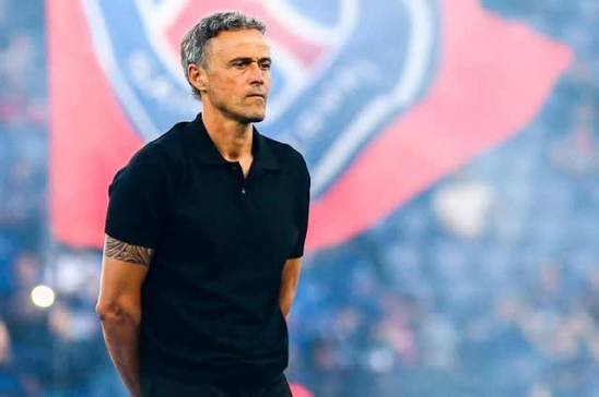 Booth or Bust: Luis Enrique's Wild Half-Time Switcheroo! 🏟️📺 Is PSG's  maestro rewriting the coaching playbook—sidelines for the fire, booth for  the bird's-eye brilliance? NFL vibes meet Ligue 1 flair? Watch how