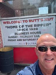 Was just wondering, who has the best chili dog? Any resturaunt, anywhere in  the world.