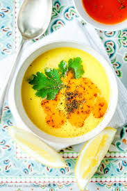 Turkische Huhnersuppe Mit Joghurt Und Paprika Minz Butter Gourmetguerilla S Foxy Food Rezept Huhnersuppe Suppe Lebensmittel Essen