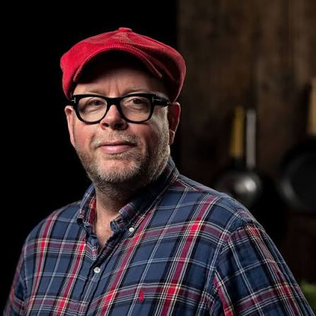 Foredrag med Claus Holm | Midt i livet og lidt ude af os selv