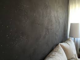 Kalkputz In Anthrazit Mit Glitzer Edle Akzentwand In Einem Schlafzimmer Kalkputz Akzentwand Wand