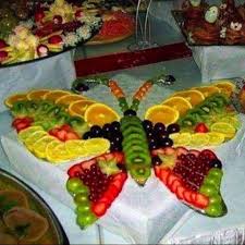 13 Facons De Presenter Les Fruits Et Legumes Sur Vos Tables Pour Celebrer L Arriver Du Printemps Presentation Fruits Nourriture Amusante Et Fruits Et Legumes