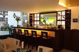 How To Set Up The Bar In Your Restaurant Restaurant Interior Design Restaurant Interior Bar Interior Design
