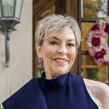 Jeanne Bateman's Instagram, Twitter & Facebook