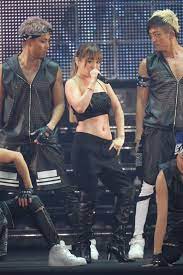 浜崎あゆみ旦那の現在や子供のパパは？ 浜崎あゆみは現在結婚している？ 調べた結果、浜崎あゆみさんは結婚していません。 浜崎あゆみさんは2019年11月に第一子を出産しています。 その際、 結婚はせず未婚で子育てをする ことも決めていました。 æµœå´Žã‚ã‚†ã¿ ã‚µãƒ—ãƒ©ã‚¤ã‚ºç™»å ´ã«ç†±ç‹‚ æ±äº¬ã‚¬ãƒ¼ãƒ«ã‚ºã‚³ãƒ¬ã‚¯ã‚·ãƒ§ãƒ³2014æ˜¥å¤ 2014å¹´3æœˆ1æ—¥ ã‚¨ãƒ³ã‚¿ãƒ¡ ãƒ‹ãƒ¥ãƒ¼ã‚¹ ã‚¯ãƒ©ãƒ³ã‚¯ã‚¤ãƒ³