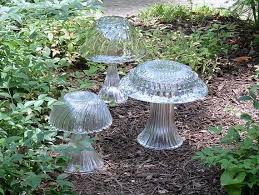 garden art trio of mushrooms assembled art made with repurposed upcycled glass hostess gift deco jardin ornement de jardin creation jardin