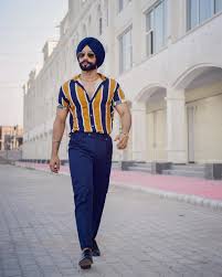 Calça Azul Combina Com Que Cor De Blusa Moda Masculina Como Combinar A Cor Azul Marco Da Moda Roupas Da Moda Para Homens Moda Masculina Look Masculinos