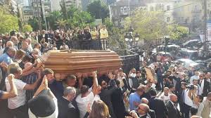 بالتزامن مع ذكرى ميلاد الملحن والموسيقار اللبناني بركات احتفى محرك البحث جوجل اليوم بميلاده، كما تصدر اسم ملحم بركات مواقع اخبارية، يتحدثون عن تأثيره في الوسط الفني، واهم انجازاته الفنية، وكان اول. ÙÙŠØ¯ÙŠÙˆ ÙˆØµÙˆØ± Ø£Ø¨Ù†Ø§Ø¡ Ù…Ù„Ø­Ù… Ø¨Ø±ÙƒØ§Øª ÙŠØªØ¹Ø§Ø±ÙƒÙˆÙ† ÙÙŠ Ø¬Ù†Ø§Ø²ØªÙ‡ ÙˆÙ…ÙŠ Ø­Ø±ÙŠØ±ÙŠ Ù…Ù†Ù‡Ø§Ø±Ø© Ù…Ø¬Ù„Ø© Ù‡ÙŠ