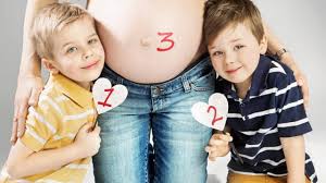 Mai precis, aceste mame eroine vor putea ieși la pensie mai devreme cu câte un an pentru fiecare copil, începând cu al patrulea. Au Aprobat Pensia Pentru Mamele Casnice De Care Pot Beneficia Si TaÅ£ii Care Este Valoarea MinimÄƒ È™i Unde Se AplicÄƒ Exquis