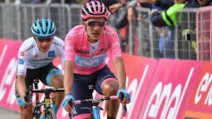 Richard carapaz ganó un sitio de honor en la historia del ciclismo. Giro De Italia 2019 Insidias Motos Y Calma En El Movistar Marca Com