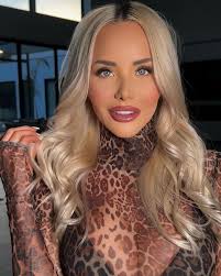 Ashley Wisdom's Instagram, Twitter & Facebook