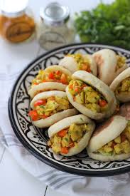 matlouh tachnift met kip uit de keuken van fatima voedsel ideeen recepten opgerolde broodjes
