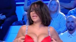 Je vais vous montrer que je suis pour la liberté : Ruby Nikara enlève le  haut comme signe de protestation dans TPMP (VIDEO) | Télé 7 Jours
