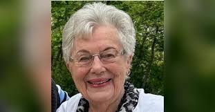 Lori Eder's Instagram, Twitter & Facebook