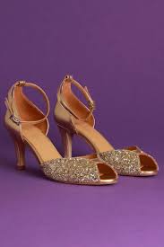 Gold glitter spray provides an intense sparkling finish for any interior craft or decorative project. Peeptoes Fur Deine Sommerhochzeit Jolene Glitter Nappa Gold Noni