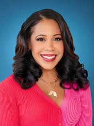 Lindsey Granger's Instagram, Twitter & Facebook