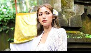 Jessica iskandar sampai pindah ke bali demi kedamaian !!! Rumored To Have Changed Religions Jessica Iskandar Spoke Up Archyworldys