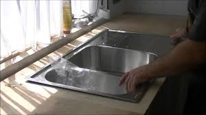 Neben den fertigen arbeitsplatten kannst du auch auf ein sortiment nach maß zugreifen. Loch Fur Spulbecken Aussagen Arbeitsplatte Kuche Teil 2 Youtube