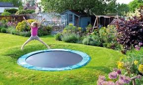 The world's largest underground trampoline opened july 4, 2014, in northern wales. Gartengestaltung Ideen Fur Die Kinder Die Spielecke Bereitet Freude Garten Spielplatz Gartengestaltung Ideen Kinderspielplatz Garten