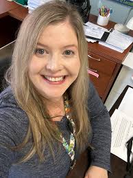 Hi families!🤙🏽 I'm Evelyn and have 15 + years of experience working with  newborn and littles to teenagers! I'm available- can do last-minute date  nights! I stay in Riverside or MoVal some