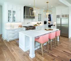 Homebuilders John Kraemer Amp Sons Built This Stunning Edina Shingle Style Home With A Gourmet Kitchen And Ample Roo Mutfak Bar Tabureleri Mutfak Tasarimlari