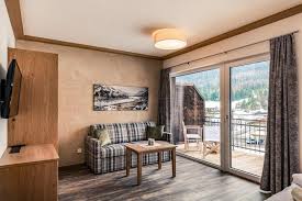 Die animateure des haus föhrenhof nehmen uns mit auf eine schlittenfahrt. Hotel Fohrenhof Stanzach Aktualisierte Preise Fur 2021