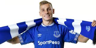 A native of meaux, france, lucas digne was born on 20th july 1993.his birth sign is cancer. Lucas Digne Tinggalkan Barcelona Adalah Langkah Yang Tepat Bola Net
