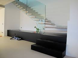 Escaleras flotantes y escaleras voladas modernas