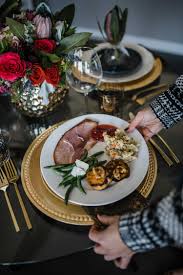 Thanksgiving is a few days away and while you have probably thought about how to set your table what about the buffet?! My 5 Tips To An Effortless Thanksgiving Buffet