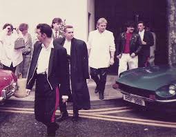 The group was fronted by holly johnson (vocals), with paul rutherford (vocals), peter gill. Frankie Goes To Hollywood Wikipedia