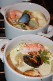 Recette De Ravioles De Saumon Et Oseille Et Leur Nage De Fruits De Mer Recette Recette Ravioli Recettes De Cuisine Cuisine Et Boissons