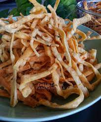 Ia lalu dibentuk bulat dan disalut dengan bijan sebelum digoreng dengan minyak masak menggunakan api serdahana perlahan sehingga ia. Kuih Gunting Buah Rotan Sama Rangup Sama Sedap