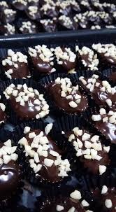 Dalam 1 bekas masukkan butter dan gula. Resipi Biskut Almond London Sedap Guna Sukatan Cawan