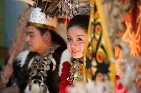 Adat kematian masyarakat iban merangkumi pelbagai pantang larang dan tatacara yang telah ditetapkan. Sarawak Viral Adat Perkahwinan Tradisional Kaum Iban Di Facebook