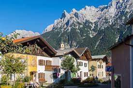 Über die dächer von mittenwald sieht man hinweg auf die herrliche umliegende bergwelt. Ferienwohnungen Im Bauernhaus Alpengarten In Mittenwald Mittenwald 3 4 Sterne Fewo In Der Alpenwelt Karwendel Bei Der Familie Niggl