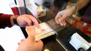 Το φετινό δώρο πάσχα αναμένεται να πληρωθεί σε δύο δόσεις, όπως ακριβώς συνέβη και με το δώρο χριστουγέννων. Dwro Pasxa 2020 Pws 8a Katablh8ei Poies Einai Oi Ypoxrewseis Toy Ergodoth