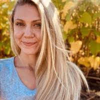 Lenore Locke's Instagram, Twitter & Facebook