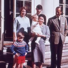 La última en hacerlo ha sido melania trump. La Reina Isabel Y La Familia Que Formo Junto A Felipe De Edimburgo Cuantos Y Quienes Son Show News