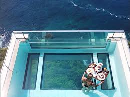 A houston, au texas, une résidence luxueuse a eu l'idée de créer une piscine suspendue. La Piscine La Plus Dingue Du Monde Se Trouve A Bali Et Nous Fait Rever Biba Magazine
