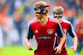 Vor dem spiel gegen ungarn verspricht der. Kopfverletzungen In Der Bundesliga Maskenball Im Fussballoberhaus Fussball Stuttgarter Zeitung