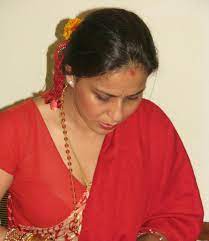 Also she is in the red hot sari. Saree Blouse Beautiful Women Over 40 Real Beauty Aunty Desi Hot