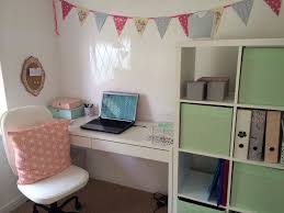 White Home Office Ikea Micke Desk And Kallax Shelving Unit Zimmer Einrichten Kinder Zimmer Badschrank
