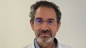 José Luis Pablos, reumatólogo: «Aún desconocemos la mitad de las causas de  la artritis reumatoide»