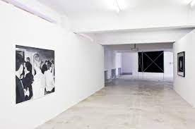 With proper lighting techniques, your artwork can be admired safely and optimally for years to come. Kunstlerhaus Stuttgart Three Black Minutes