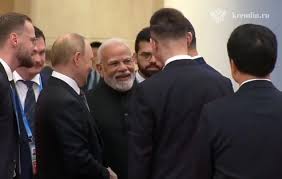 Le moment où Poutine et Modi fondent de rire avec Xi - KOHA.net