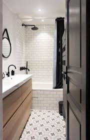 Le choix d'un carrelage immaculé est excellent dans un tout petit espace. Petite Salle De Bains Sans Fenetre 20 Idees Pour L Amenager