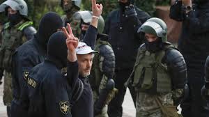 Pratasevich and his russian girlfriend were taken off the plane shortly after it landed, and. Belarus Hat Die Protestbewegung Eine Chance Zdfheute